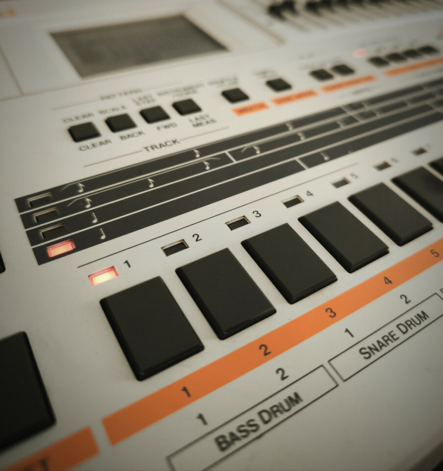 Roland TR-707