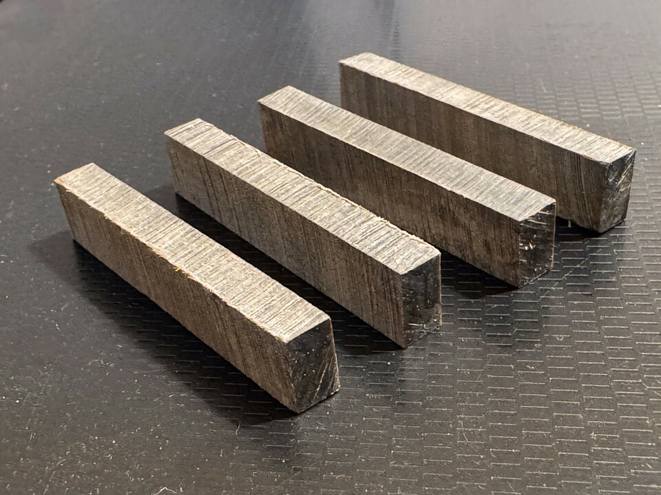 Hueso y Cuerno en bruto para talla de cejuelas y silletas