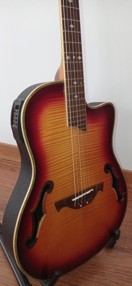 Guitarra Eléctroacústica Crafter muy rara