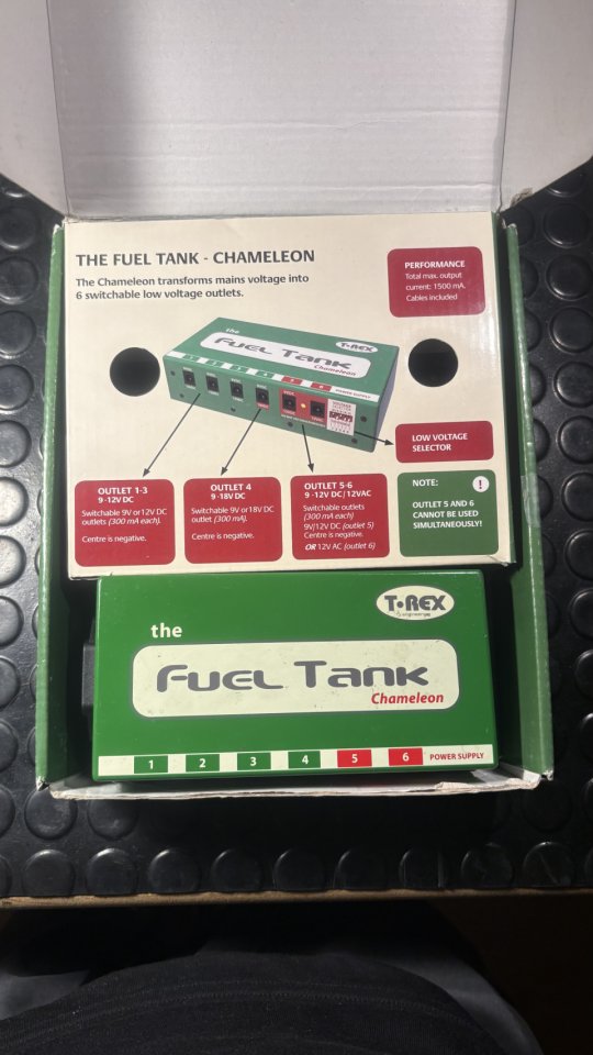 Fuente de alimentación T-Rex Fuel Tank Chameleon de segunda mano · Foto 1 de 4 · León · 80 €