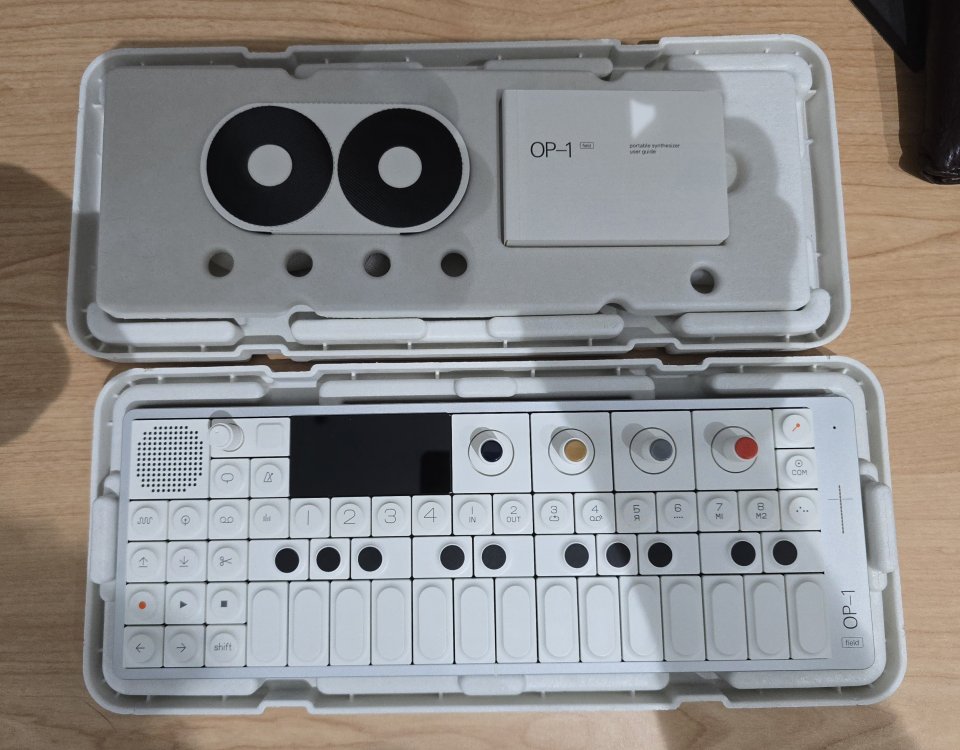 Teenage engineering op1 field