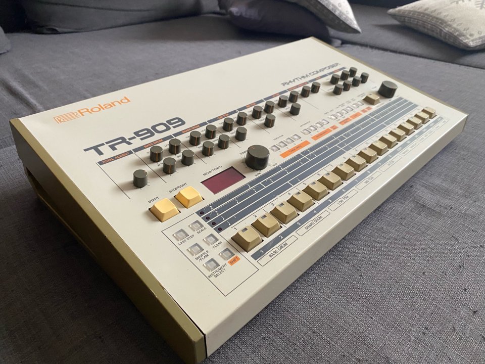 Roland TR909 de segunda mano · Foto 2 de 7 · Barcelona · 4000 €