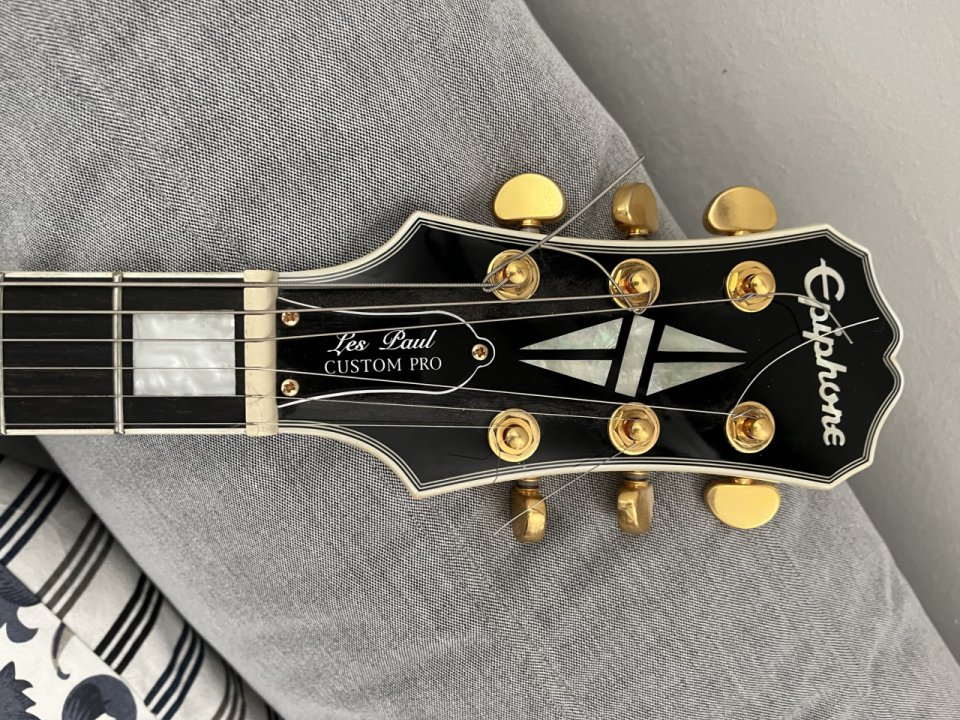 Epiphone Les Paul Custom Pro de segunda mano · Foto 2 de 2 · Madrid · 550 €