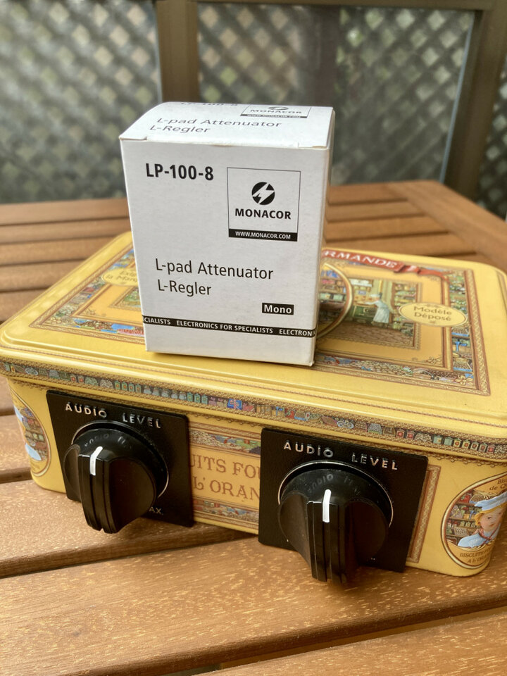 Atenuador “caja de galletas”