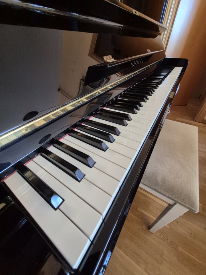 Piano acústico "tope de gama" KAWAI CS-21