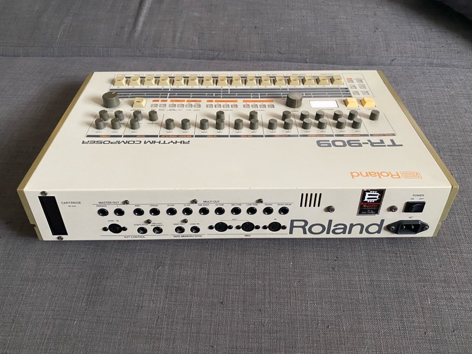 Roland TR909 de segunda mano · Foto 6 de 7 · Barcelona · 4000 €
