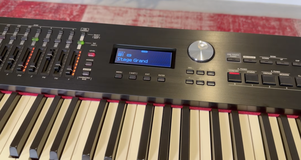 ROLAND RD 2000 EX de segunda mano · Foto 2 de 4 · Ciudad Real · 1700 €