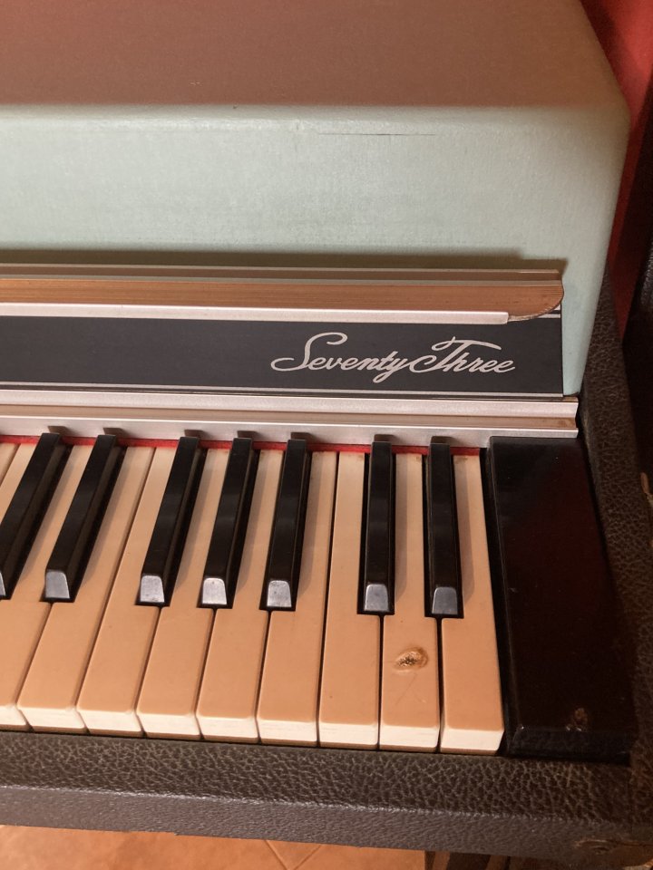 Fender Rhodes 73 mark II de segunda mano · Foto 2 de 4 · Barcelona · 2850 €