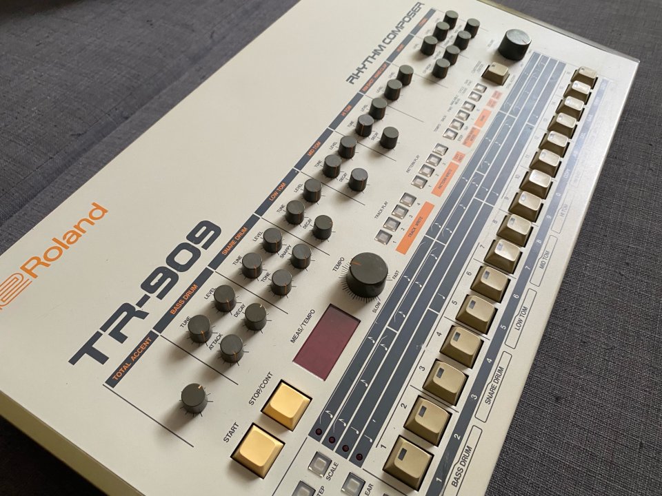 Roland TR909 de segunda mano · Foto 7 de 7 · Barcelona · 4000 €