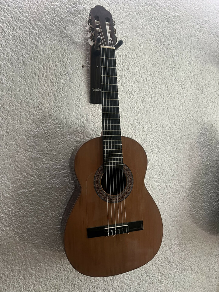 Vendo o cambio REQUINTO palosanto macizo de segunda mano · Foto 2 de 5 · Valencia · 649 €