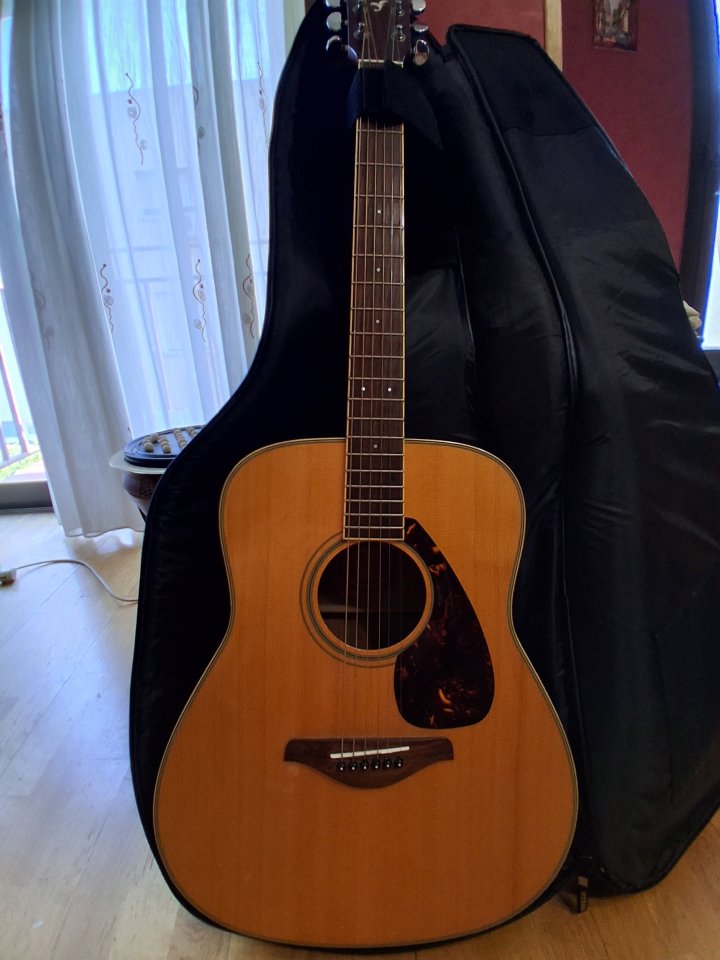 Guitarra acústica Yamaha FG720S de segunda mano · Foto 4 de 7 · Madrid · 220 €