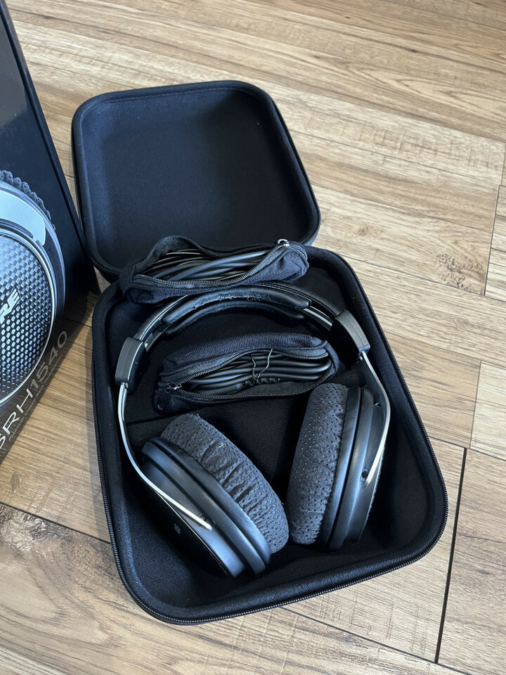 auriculares Shure SRH1540