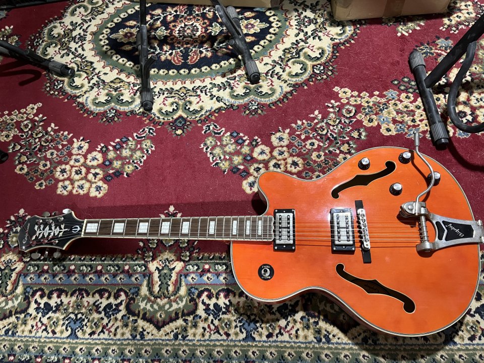 Epiphone Emperor Swingster de segunda mano · Madrid · 500 €