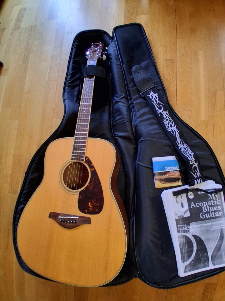 Guitarra acústica Yamaha FG720S de segunda mano · Foto 1 de 7 · Madrid · 220 €