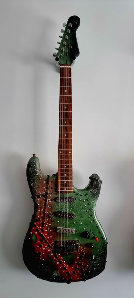Mika Custom Art Guitars de segunda mano · Foto 1 de 7 · Madrid · 130 €