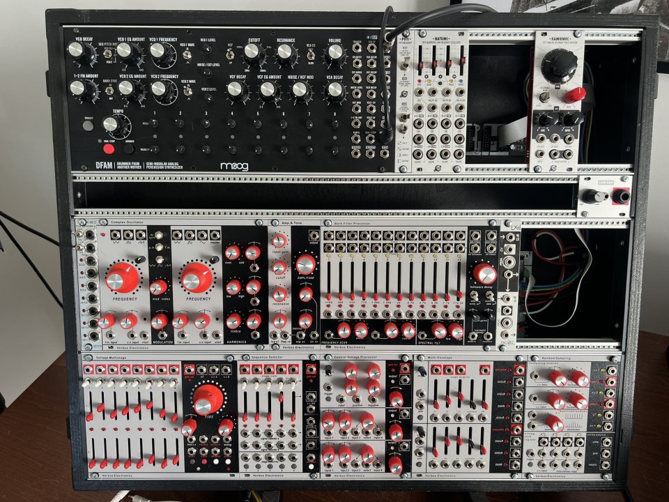 Sistema eurorack Verbos electronics DFAM Xaoc devices de segunda mano · Foto 1 de 10 · Asturias · 6000 €