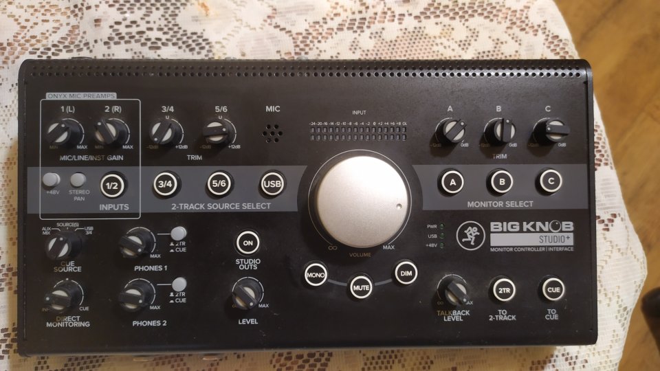 Mackie Big Knob Studio + (Monitor Controller & Interface) de segunda mano · Foto 1 de 2 · Madrid · 160 €