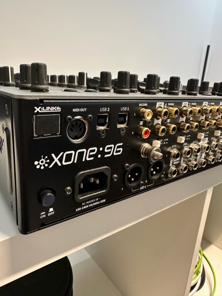 Xone 96 + embalaje original y repuestos