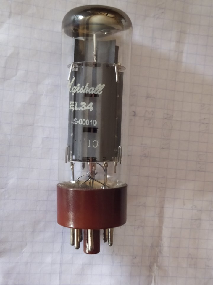 Válvula Vintage Marshall EL34 winged C Svetlana (VLVE-00010) Base Marrón - Testeada al 81%/86% de segunda mano · León · 25 €