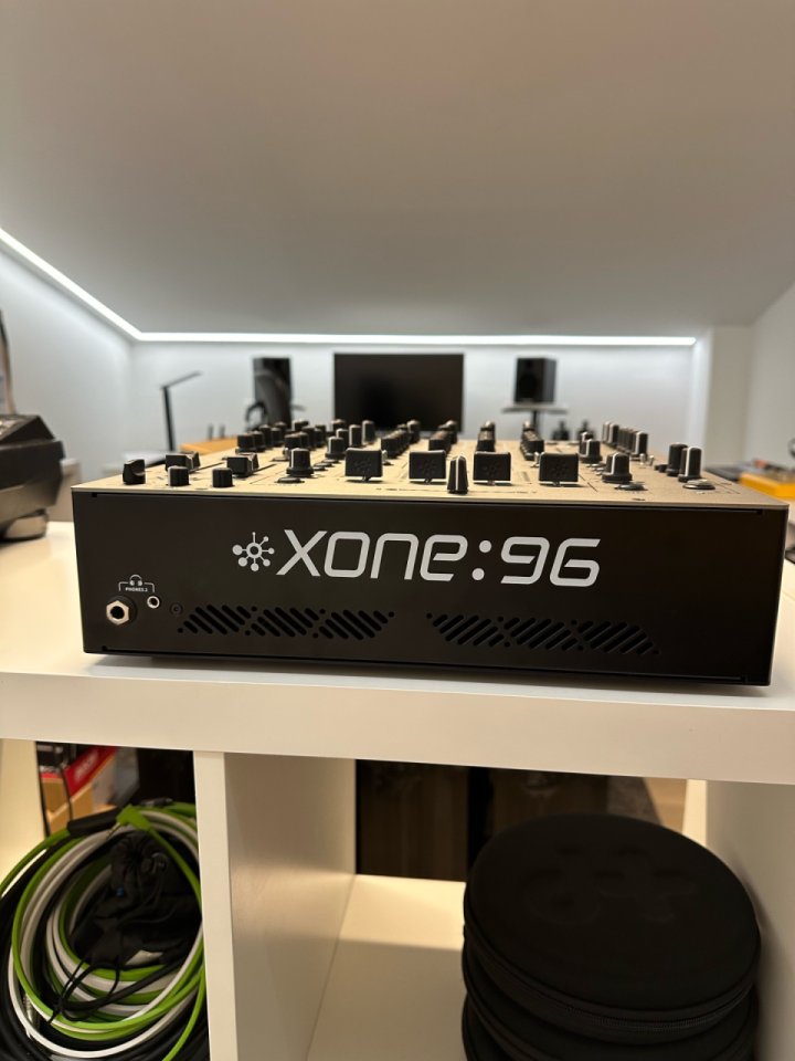 Xone 96 + embalaje original y repuestos