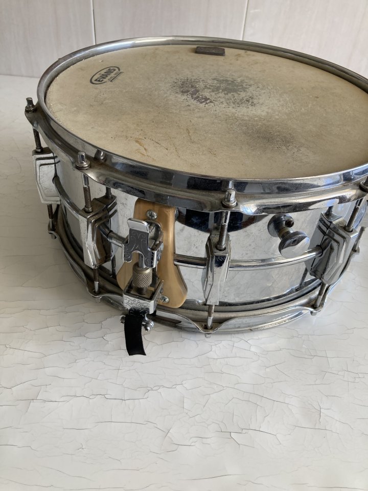 Ludwig Supraphonic Snare Drum 14 x 6,5 de segunda mano · Foto 3 de 5 · Barcelona · 750 €