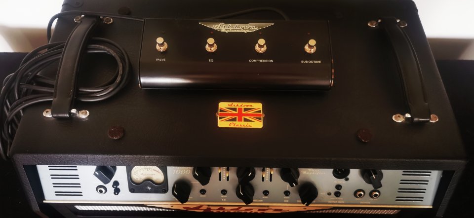 Ashown Klystron 1000 + footswitch + 2 MAG 410 deep + cables speakon de segunda mano · Foto 5 de 7 · Girona · 1200 €