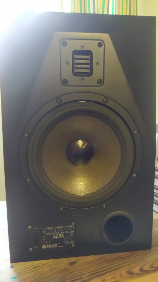 Monitor ADAM S 2.5A de segunda mano · Foto 1 de 2 · Madrid · 1400 €