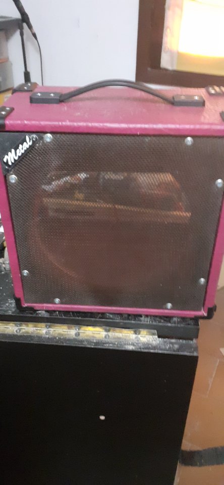 Pantalla artesanal 1x12 en tolex Fucsia