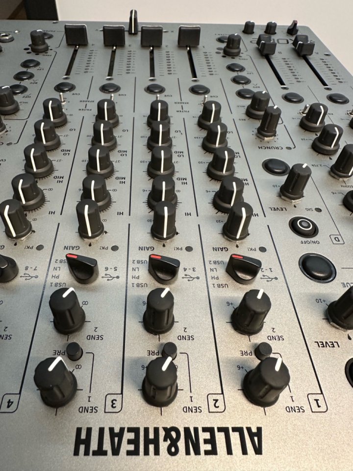 Xone 96 + embalaje original y repuestos