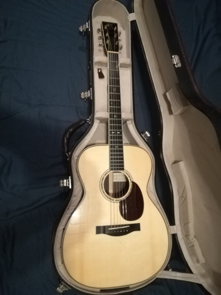 Acústica Santa Cruz OM por amplificador