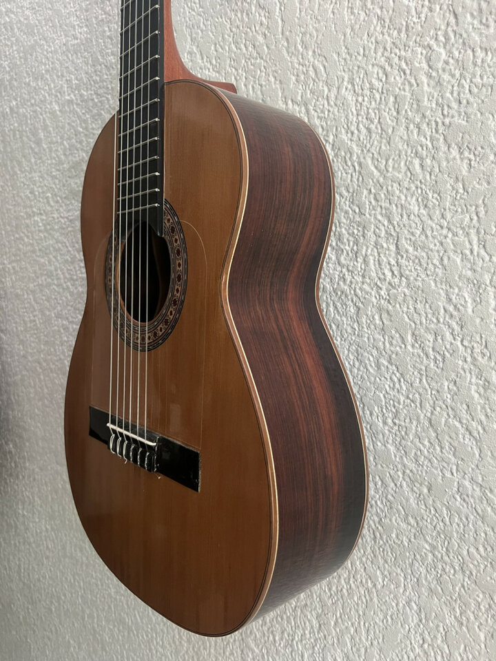 Vendo o cambio REQUINTO palosanto macizo