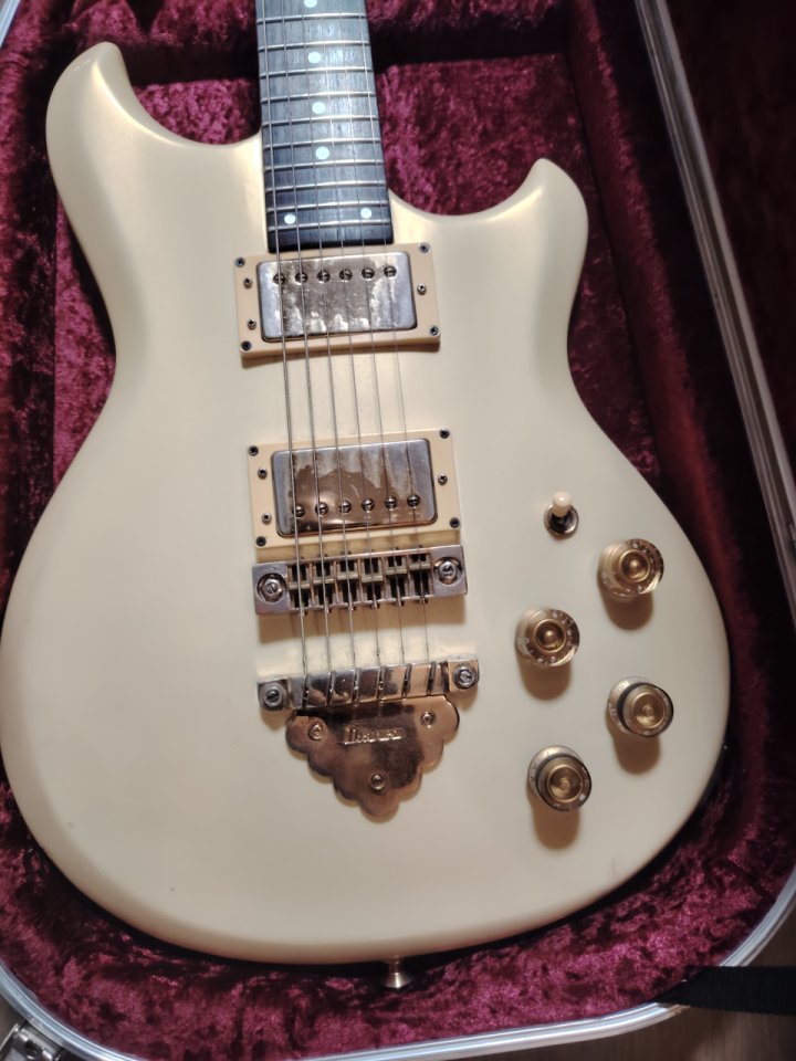 Ibanez Musician MC150 Polar White 1982 de segunda mano · Foto 2 de 10 · Madrid · 1000 €