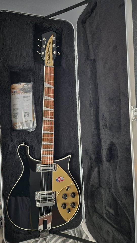 Rickenbacker 660 Jetglo 2025 . Nueva aun sin estrenar.