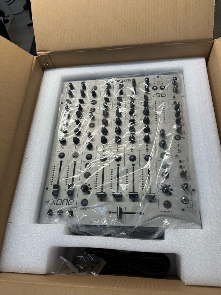 Xone 96 + embalaje original y repuestos