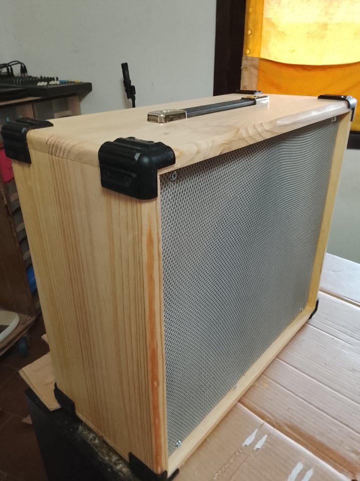 Pantalla 1x12 en madera de Abeto Finlandés 18mm de segunda mano · Foto 3 de 10 · Cáceres · 110 €