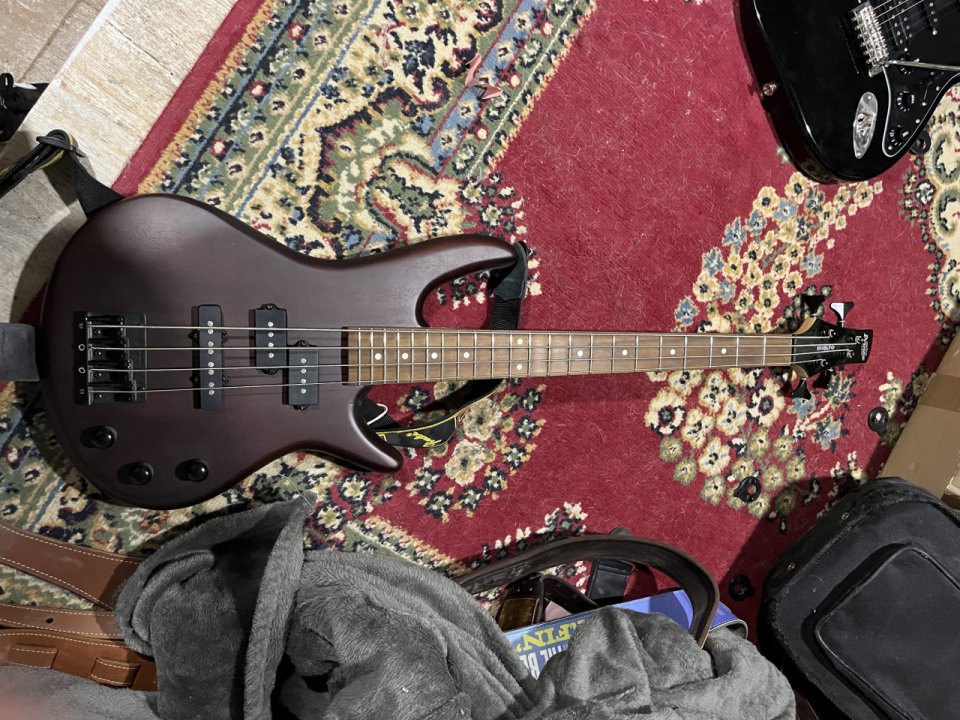 ibanez soundgear mikro de segunda mano · Foto 1 de 2 · Madrid · 100 €