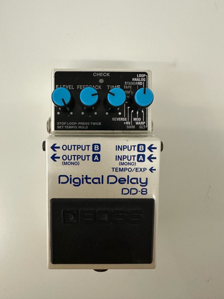 Boss DD-8 Digital Delay + Cable de alimentación