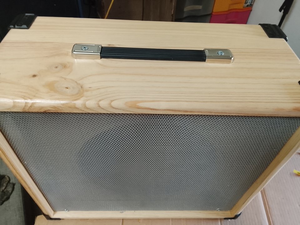Pantalla 1x12 en madera de Abeto Finlandés 18mm de segunda mano · Foto 6 de 10 · Cáceres · 110 €