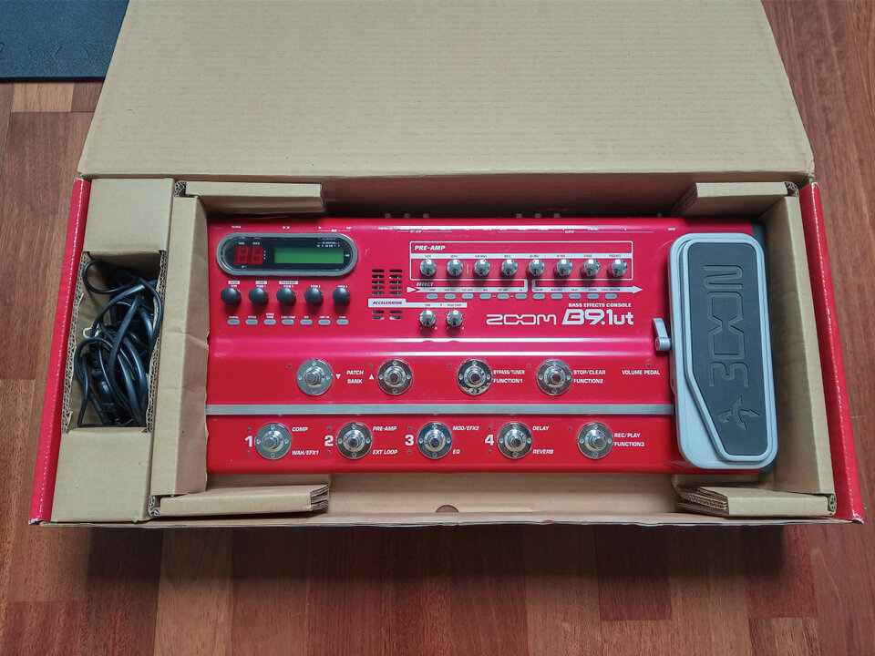 Consola multi-efectos para bajo Zoom B9.1ut.