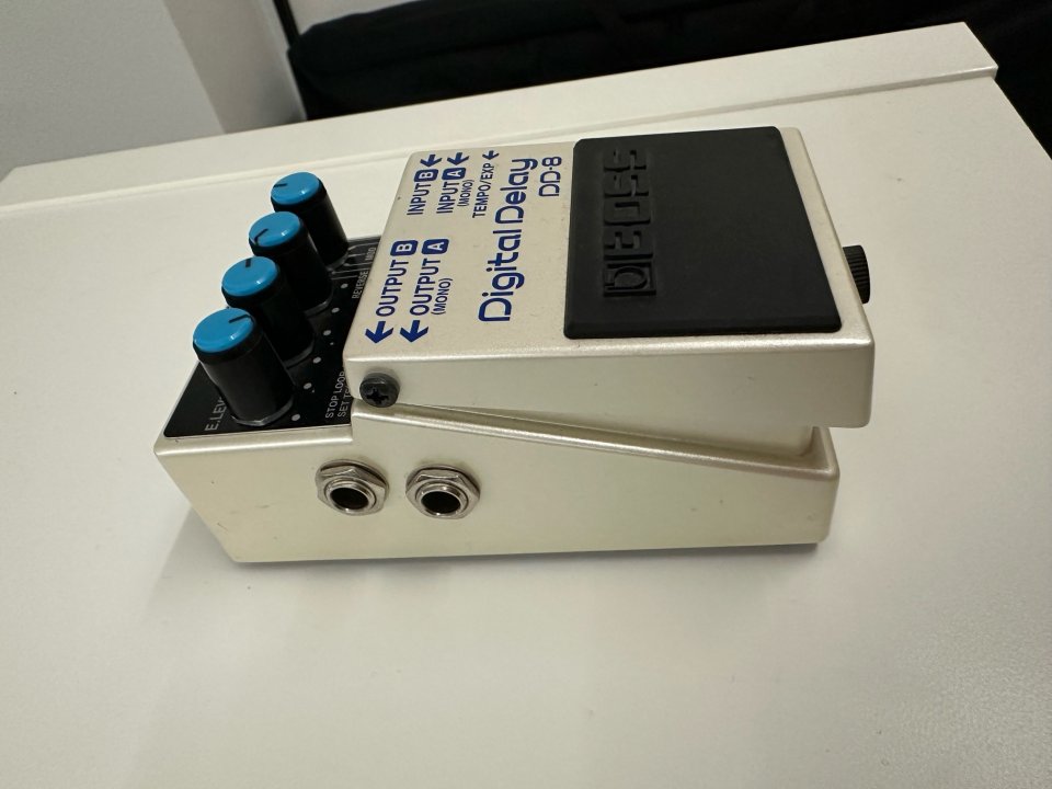 Boss DD-8 Digital Delay + Cable de alimentación