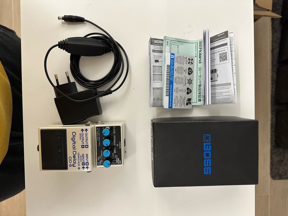 Boss DD-8 Digital Delay + Cable de alimentación