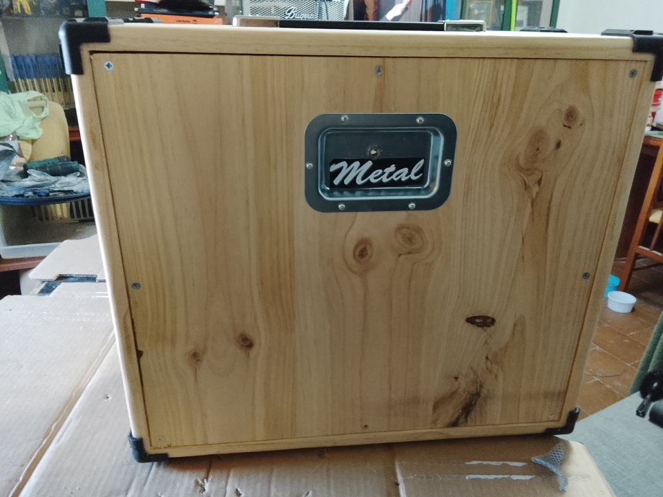 Pantalla 1x12 en madera de Abeto Finlandés 18mm de segunda mano · Foto 8 de 10 · Cáceres · 110 €