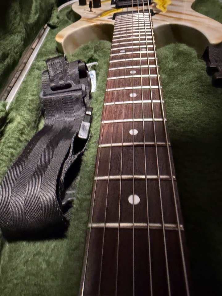 Ibanez RG 7 cuerdas Japo custom paint