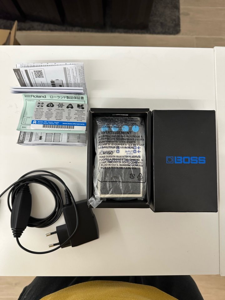 Boss DD-8 Digital Delay + Cable de alimentación