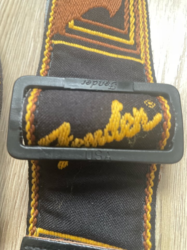 Correa Fender USA de segunda mano · Foto 2 de 2 · Granada · 10 €