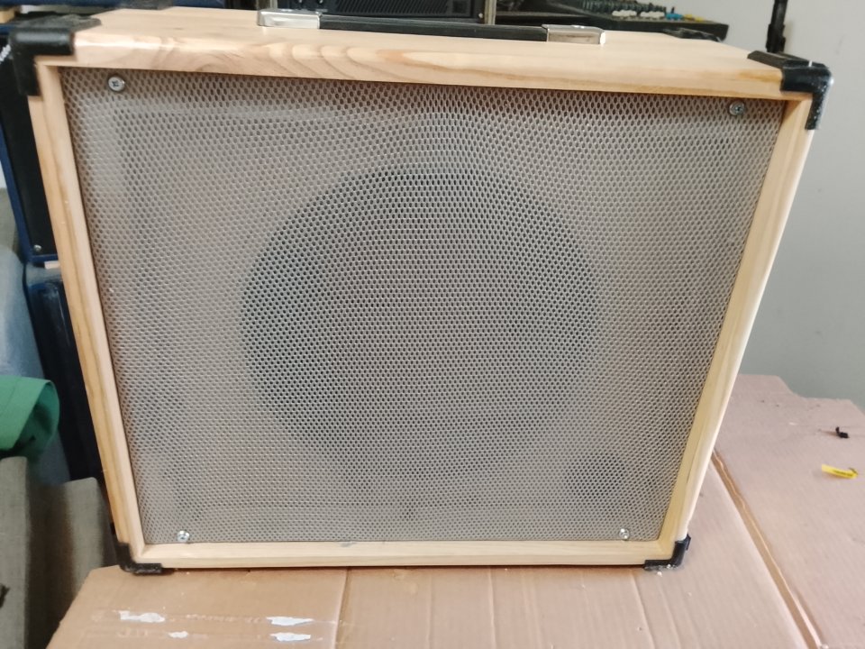 Pantalla 1x12 en madera de Abeto Finlandés 18mm de segunda mano · Foto 9 de 10 · Cáceres · 110 €