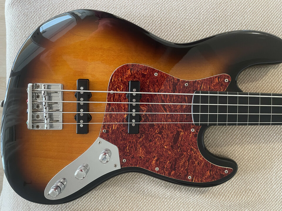 ﻿Bajo eléctrico Fretless Proto-J KEN SMITH