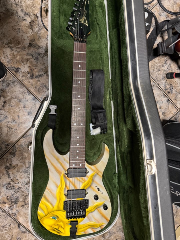 Ibanez RG 7 cuerdas Japo custom paint