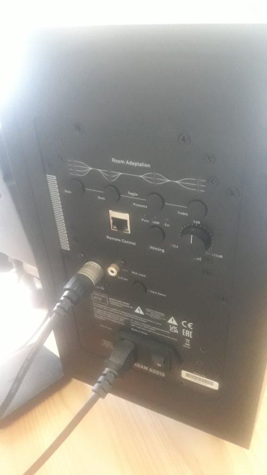 Adam Audio A7V (Pareja) - Impecables, solo 3 años