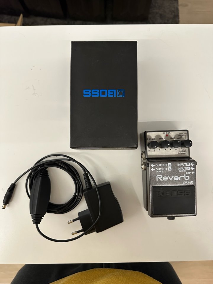 Boss RV-6 Reverb + Cable Alimentación